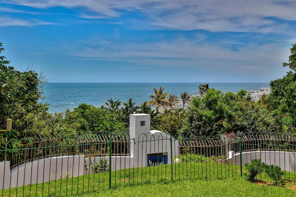 Апартаменты Large Sea View, Walk To Eateries, Loadshed Free Баллито Экстерьер фото