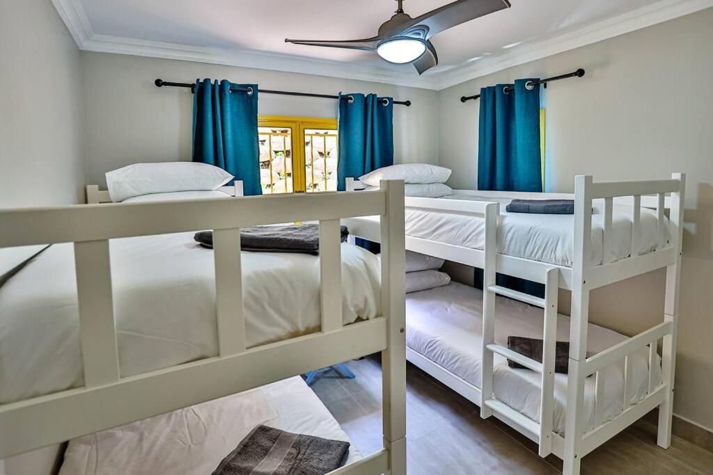 Апартаменты Large Sea View, Walk To Eateries, Loadshed Free Баллито Экстерьер фото